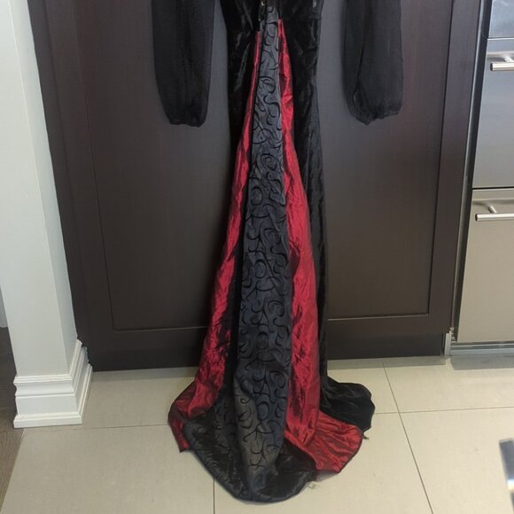 Women's Velvet Vampire Countess Costume - Size L NWT - Picture 3 of 4